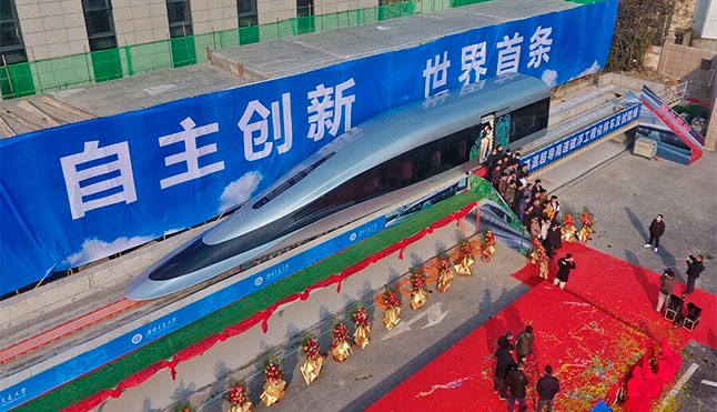 AsianeuroamericanBridge 中国向世界展示其新型磁悬浮列车原型